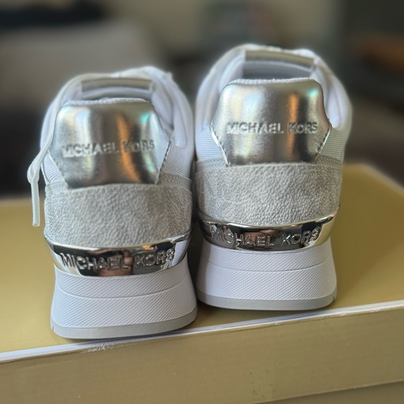 Michael Kors Women's Andi Trainer Sneakers Size 7- New in Box - Picture 3 of 13